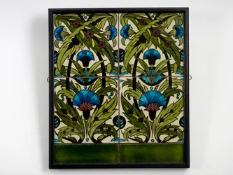Panneau de six carreaux, quatre peints avec des œillets 